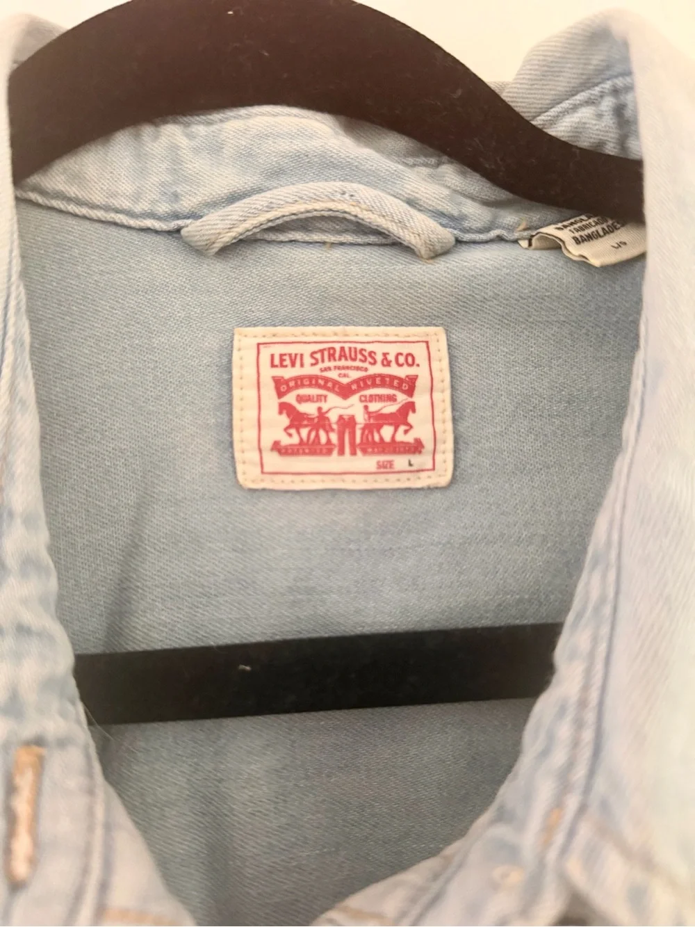 Levi's Light Blue Denim Shirt with Red Logo Patch - Picture 3 of 3